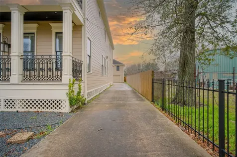 842 W 22nd Street Houston TX 77008
