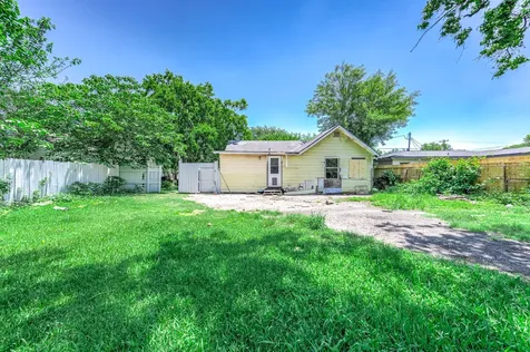 207 N Logan Street Texas City TX 77590