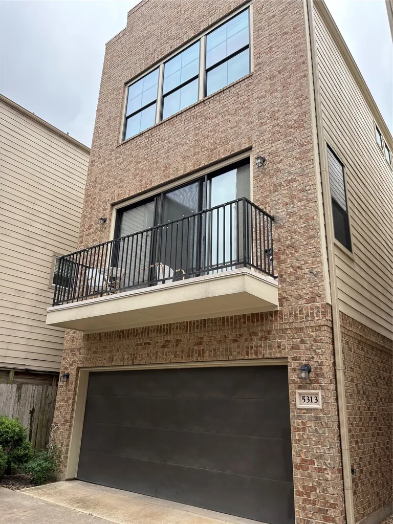 5313 Petty Street Houston TX 77007