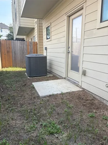 5313 Petty Street Houston TX 77007