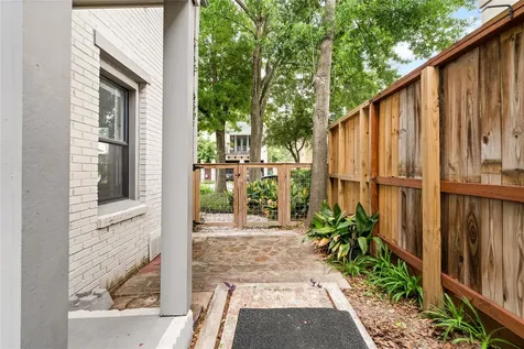2202 W Main Street Houston TX 77098