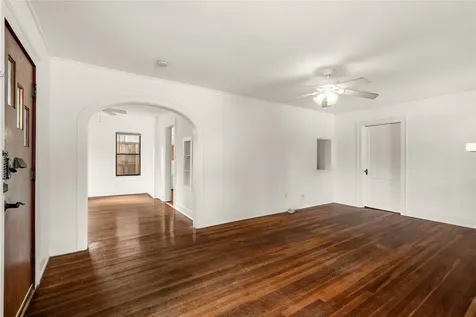 2202 W Main Street Houston TX 77098