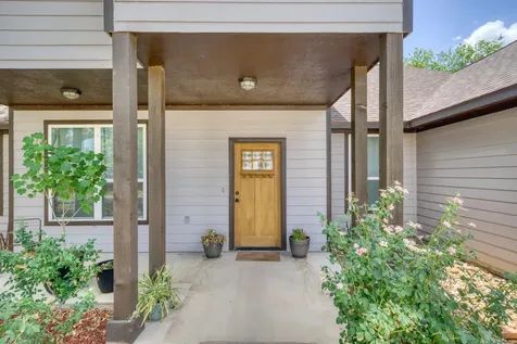 305 Thompson Street Madisonville TX 77864