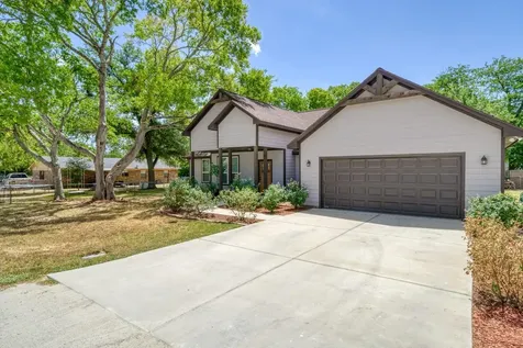 305 Thompson Street Madisonville TX 77864
