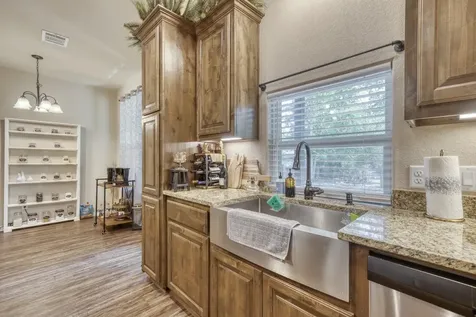 305 Thompson Street Madisonville TX 77864