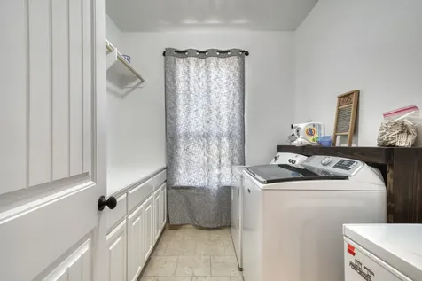 305 Thompson Street Madisonville TX 77864