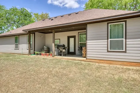 305 Thompson Street Madisonville TX 77864