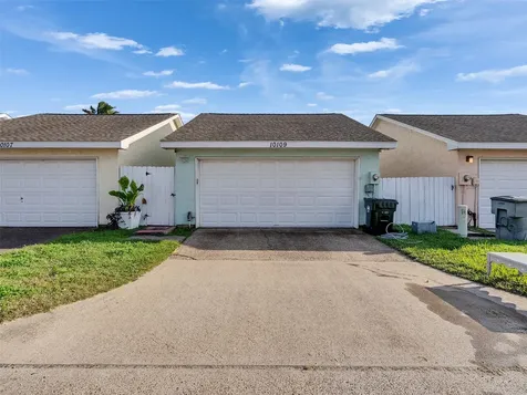 10109 Schaper Road Galveston TX 77554