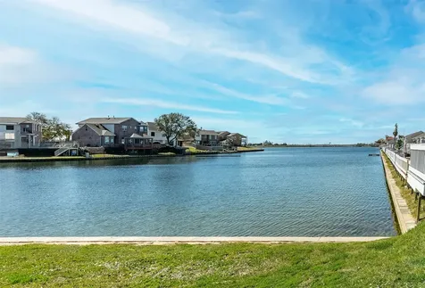 10109 Schaper Road Galveston TX 77554