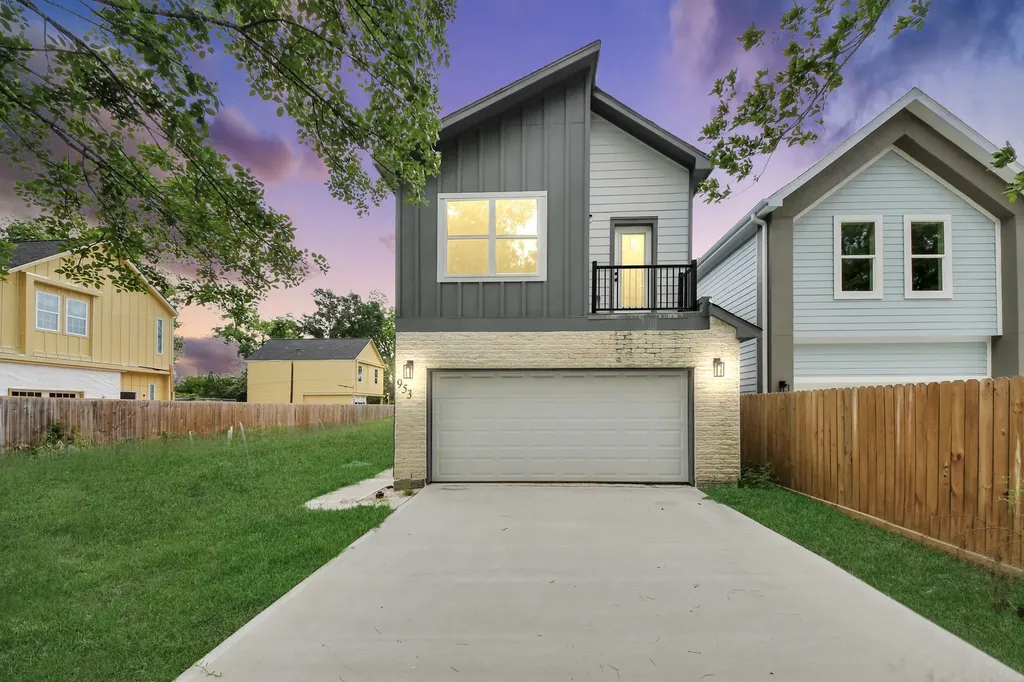953 Ringold Street Houston TX 77088