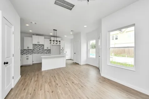 953 Ringold Street Houston TX 77088