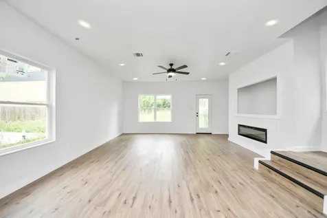 953 Ringold Street Houston TX 77088