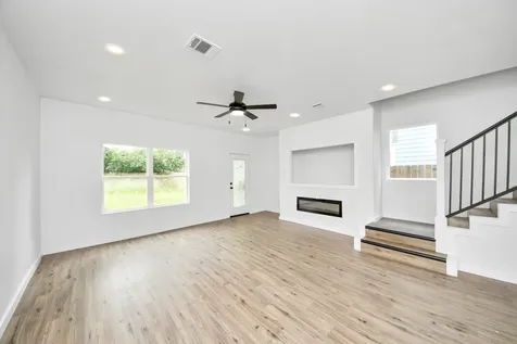 953 Ringold Street Houston TX 77088