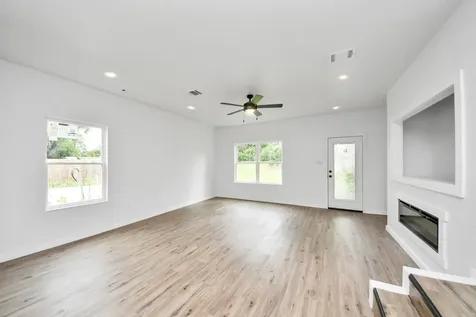 953 Ringold Street Houston TX 77088