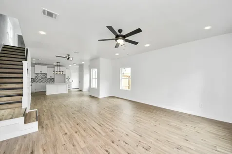 953 Ringold Street Houston TX 77088