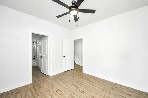 953 Ringold Street Houston TX 77088