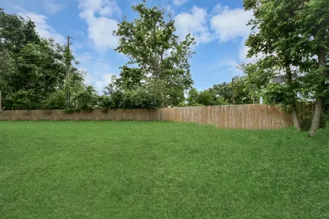 953 Ringold Street Houston TX 77088