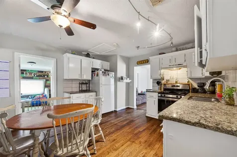 115 S Holmes Street La Porte TX 77571