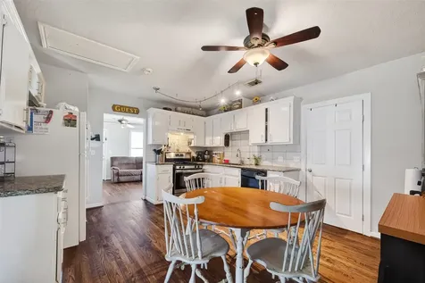 115 S Holmes Street La Porte TX 77571