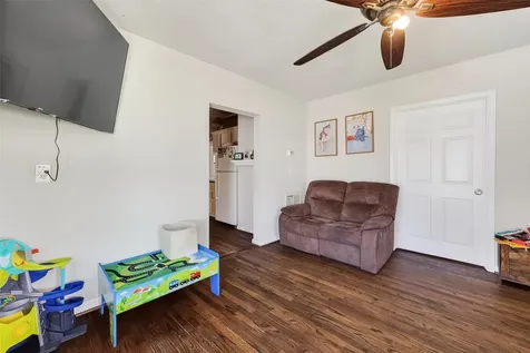 115 S Holmes Street La Porte TX 77571