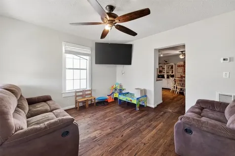 115 S Holmes Street La Porte TX 77571