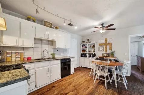 115 S Holmes Street La Porte TX 77571
