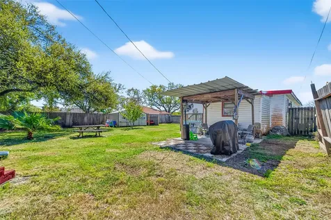115 S Holmes Street La Porte TX 77571