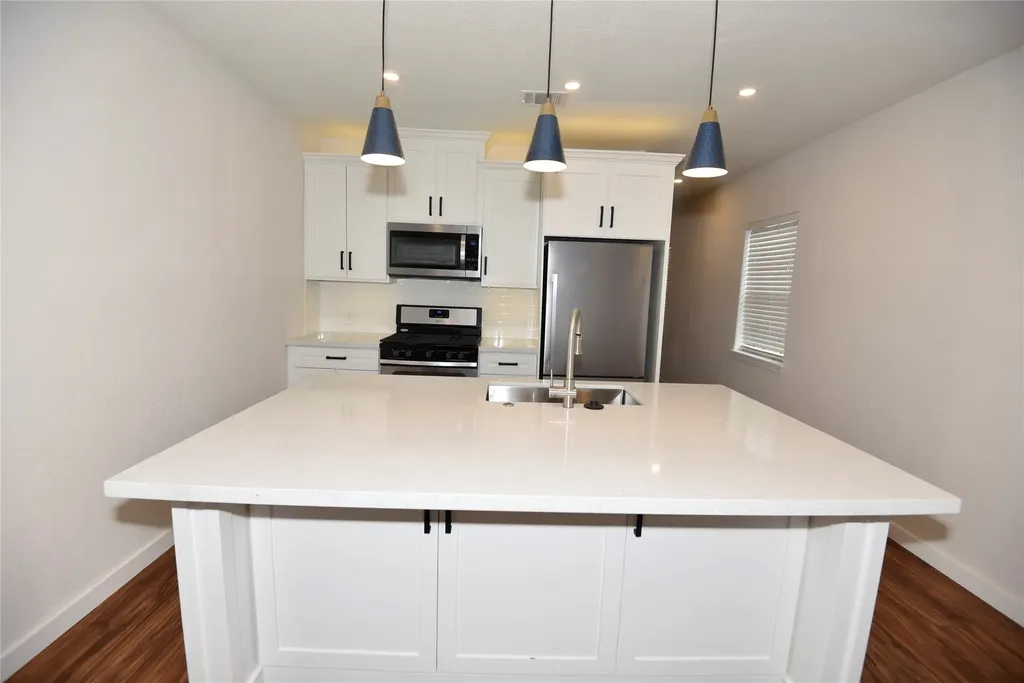 4322 Allen Street Houston TX 77007