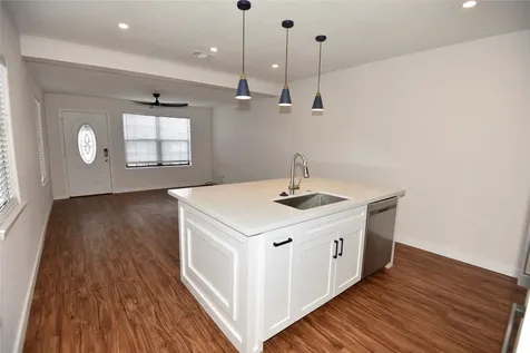 4322 Allen Street Houston TX 77007