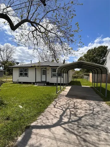 170 Lois Street Clute TX 77531