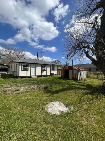 170 Lois Street Clute TX 77531