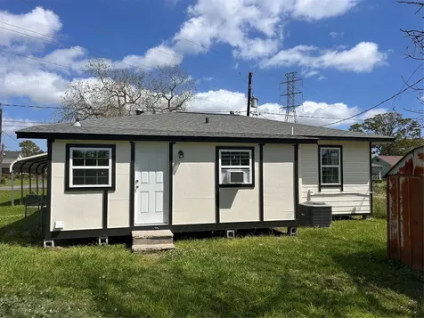 170 Lois Street Clute TX 77531