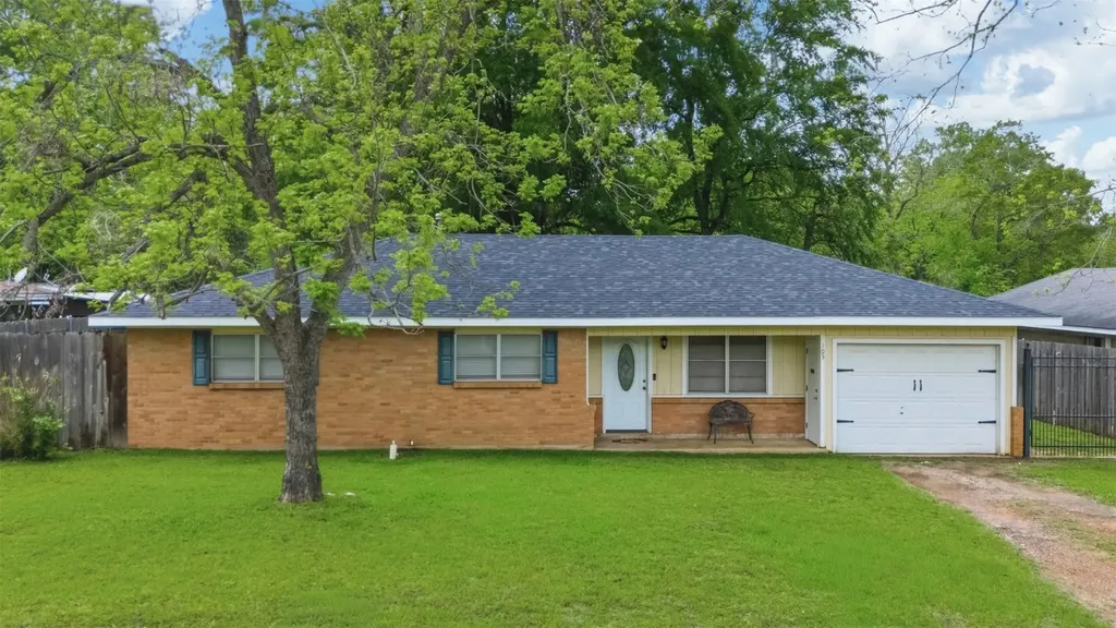 105 Lakeway Drive Crockett TX 75835