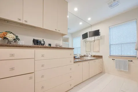 3 River Hollow Lane Houston TX 77027
