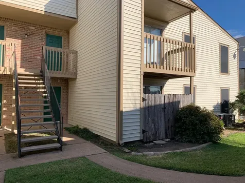 2200 Cypress Landing C-12 Houston TX 77090