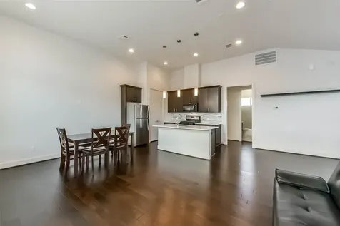 3206 N Macgregor Way A Houston TX 77004