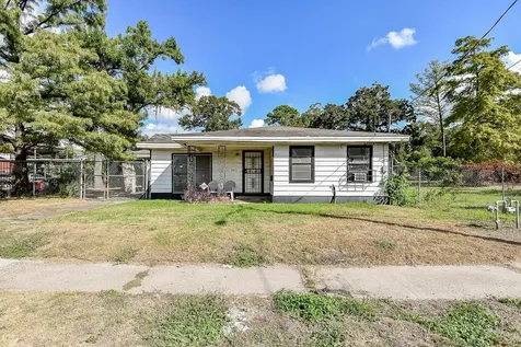 2413 E Crosstimbers Street Houston TX 77093