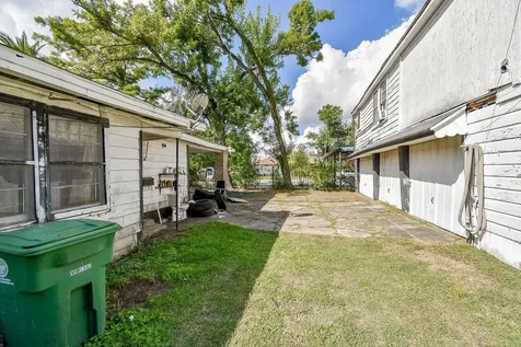 2413 E Crosstimbers Street Houston TX 77093