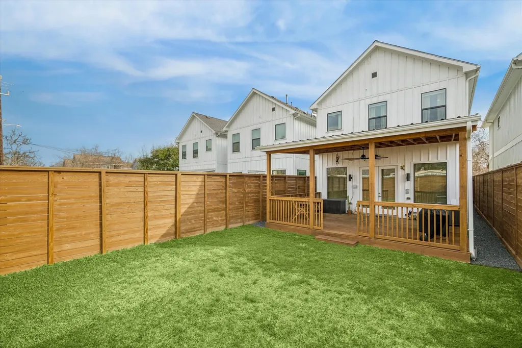 1005 Bunton Street Houston TX 77009