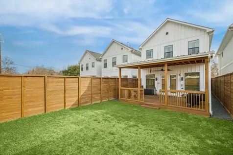 1005 Bunton Street Houston TX 77009