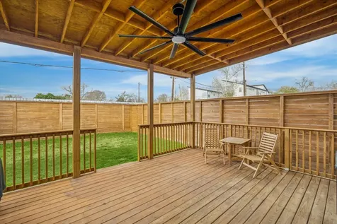 1005 Bunton Street Houston TX 77009