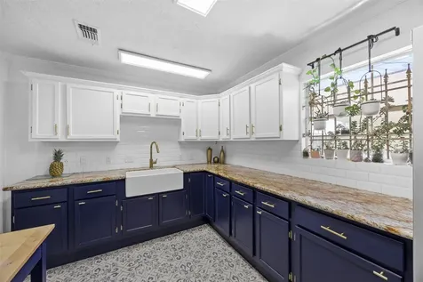 5874 Beldart Street Houston TX 77033