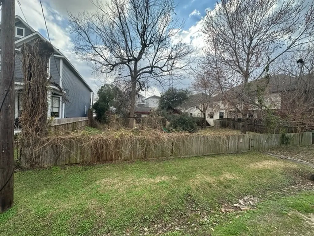 1418 W 24th Street Houston TX 77008