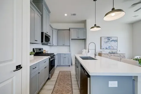5242 Texas Street Houston TX 77011
