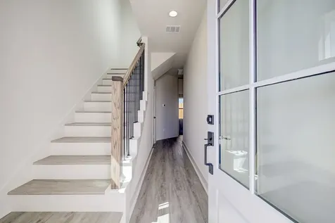 5242 Texas Street Houston TX 77011