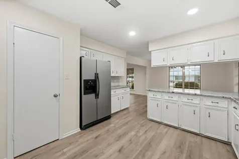 8022 Bayside Boulevard Beach City TX 77523