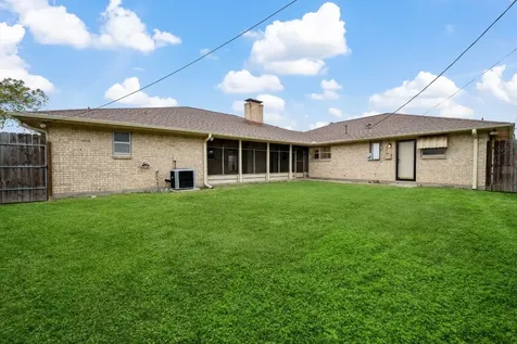 8022 Bayside Boulevard Beach City TX 77523