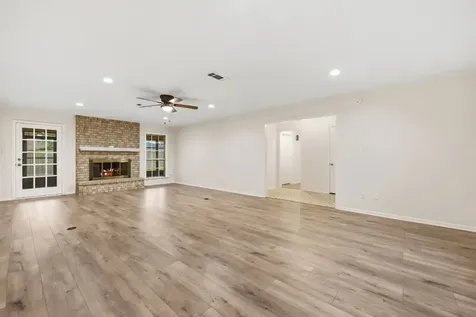 8022 Bayside Boulevard Beach City TX 77523
