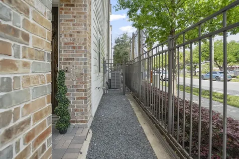1032 W 26th Street D Houston TX 77008