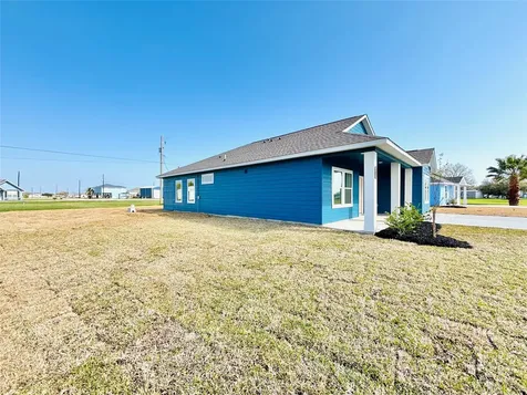 607 W Bayshore Drive Palacios TX 77465